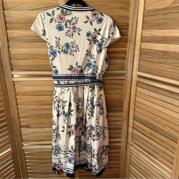 Gal Meets Glam Teresa floral wrap dress - Picture 9 of 9